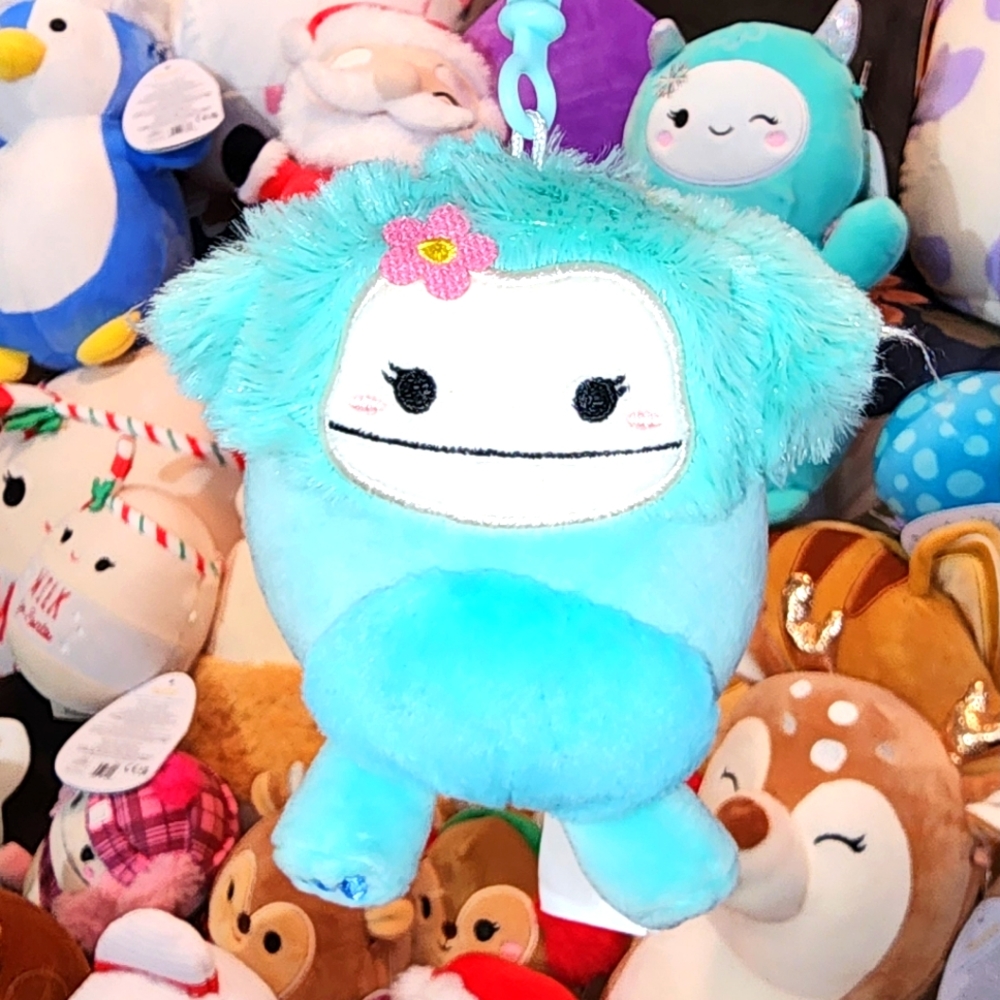JOELLE 🐾 Blue Bigfoot Original Squishmallow by Kelly Toy ☆》NWT《☆